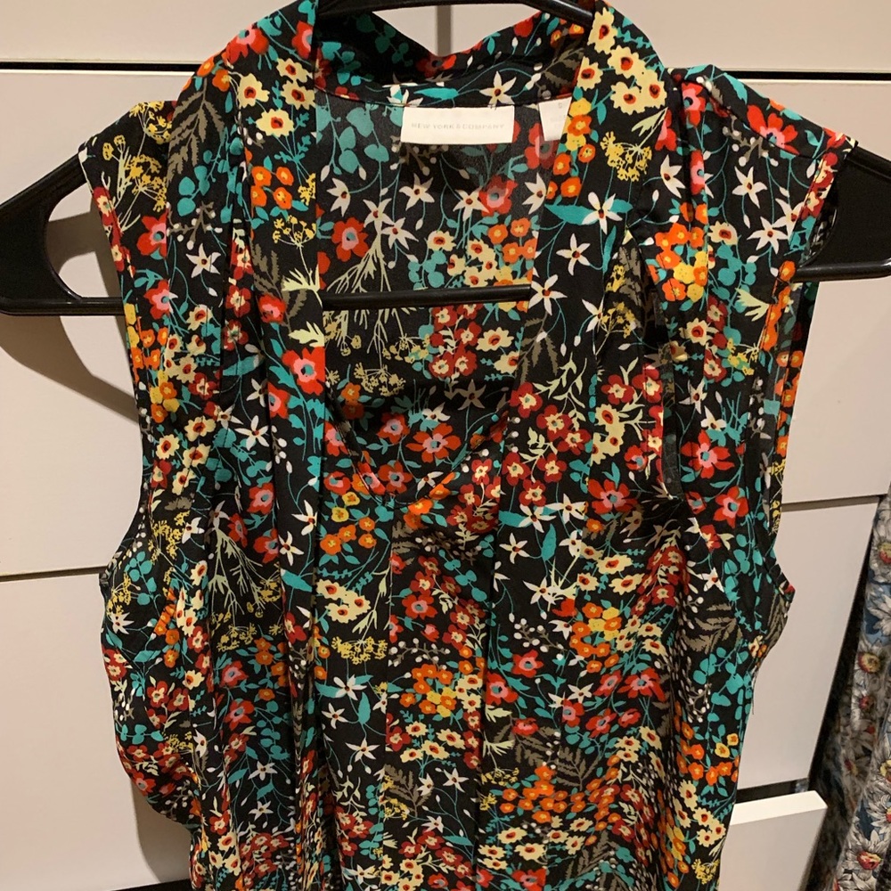 NY&Co work black floral pattern blouse w/ cut outs